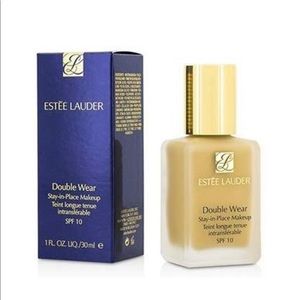 Estée Lauder stay in place foundation
